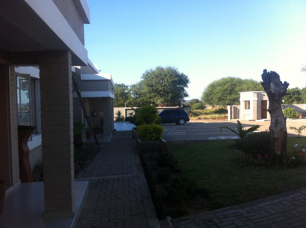 Hill View Inn Serowe Esterno foto