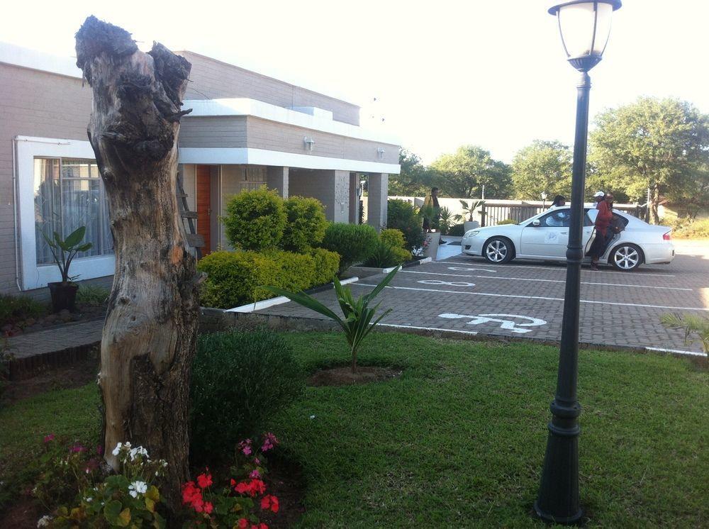 Hill View Inn Serowe Esterno foto