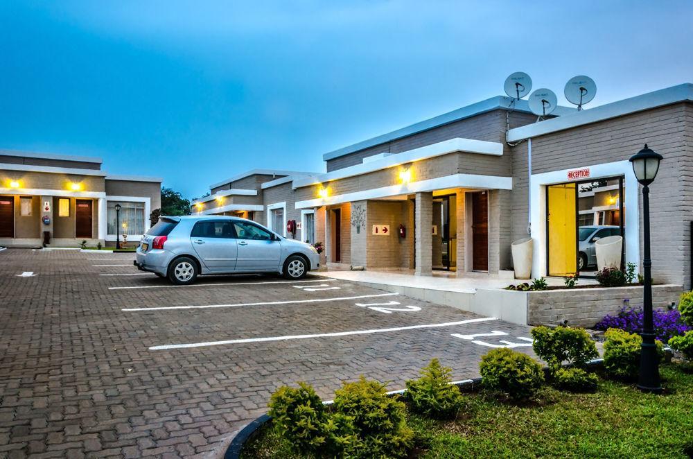 Hill View Inn Serowe Esterno foto