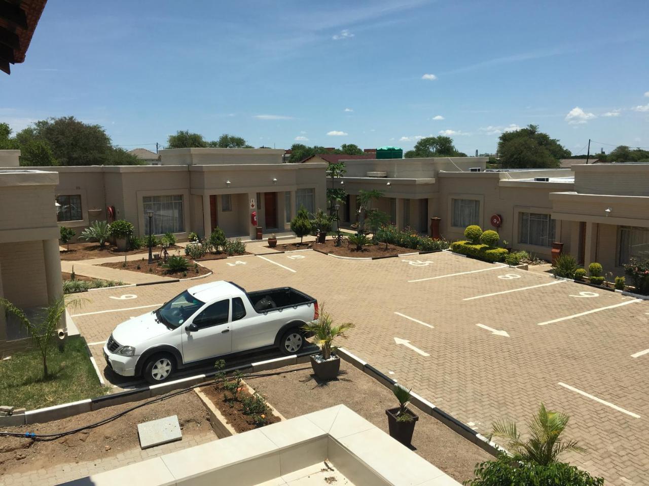 Hill View Inn Serowe Esterno foto